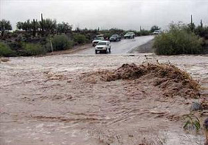 سیل جاده گلندرود رویان را بست