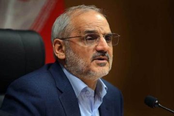 معلمان در تعطیلی مدارس به آموزش مجازی دانش‌آموزان می‌پردازند
