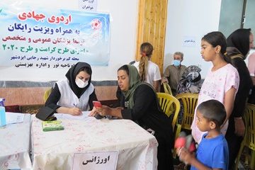 ویزیت رایگان اولین گروه جهادی پزشکی در منطقه آسیب‌‌پذیر گلستان ۵ ایزدشهر