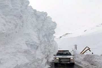امداد و کمک رسانی تکاوران نیروی زمینی ارتش به حادثه دیدگان سقوط بهمن در جاده هراز و فیروزکوه