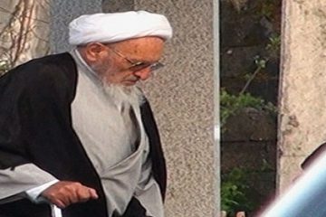 وخامت حال علامه حسن زاده آملی صحت ندارد /ایشان در سلامت هستند