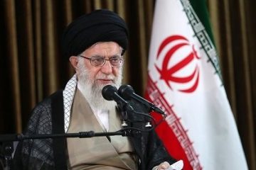 مشکل ارزوسکه بخاطربی‌تدبیری‌هابود/جنگ نخواهدشدومذاکره نخواهیم کرد