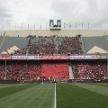 جمع‌آوری یک گونی سنگ از میان تماشاگرانِ آزادی