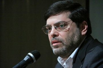 برنامه هسته‌ای نیمه تعطیل است/مذاکره کنیم،می‌گویندبه زانو درآمدید