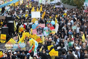 آمریکا از طریق سفارت خود به دنبال شکست یا انحراف انقلاب اسلامی بود