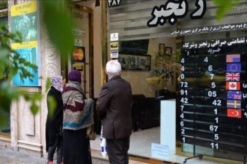 در میان اخبار کرونا، دلار و طلا دست‌نیافتنی شد