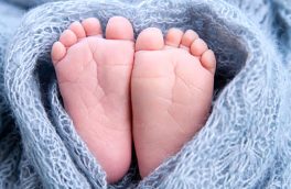 نجات نوزاد زنده به گور شده در هند