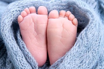 نجات نوزاد زنده به گور شده در هند