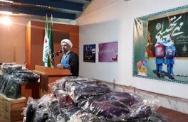 موقوفات مازندران در خدمت علم و دانش / اهدای بسته‌های تحصیلی با دانش‌آموزان کم‌برخوردار