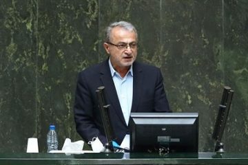 دولت به وضعیت معیشتی کارگران،تسریع در رتبه‌بندی و ساماندهی معلمان توجه ویژه داشته باشد