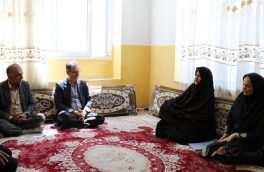 تکریم مدیر کل کانون مازندران از مادر شهید مرتضی بنا ساز  در بلده شهرستان نور