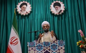 عشق، اساس استحکام خانواده است/ دشمن به دنبال آندلسی کردن ایران