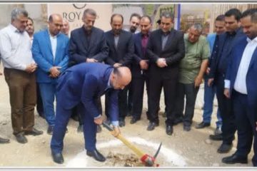 کلنگ زنی پروژه پارکینگ طبقاتی و مجتمع تجاری با اعتبار۲۰۰ میلیارد تومان
