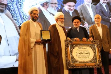 تجلیل از آیت‌الله علی معلمی به‌عنوان واقف برتر کشور