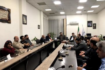 دیدار و گفتگوی فرماندار شهرستان نور با تعدادی از هنرمندان گروه های نمایشی