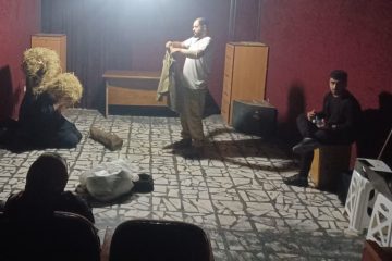 دیدار معاون فرماندار و رئیس اداره فرهنگ و ارشاد اسلامی شهرستان نور با هنرمندان گروه تئاتر راتا