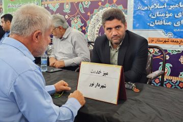 حضور شهردار شهر نور در میز خدمت مصلی الغدیر
