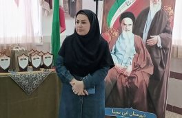 معلمی؛ هنرِ روشن کردن چراغِ ذهنها در تاریکیهای نادانی