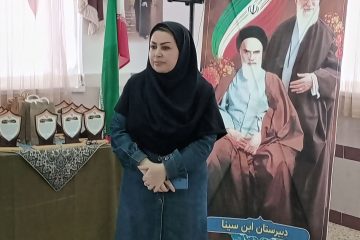 معلمی؛ هنرِ روشن کردن چراغِ ذهنها در تاریکی‌های نادانی