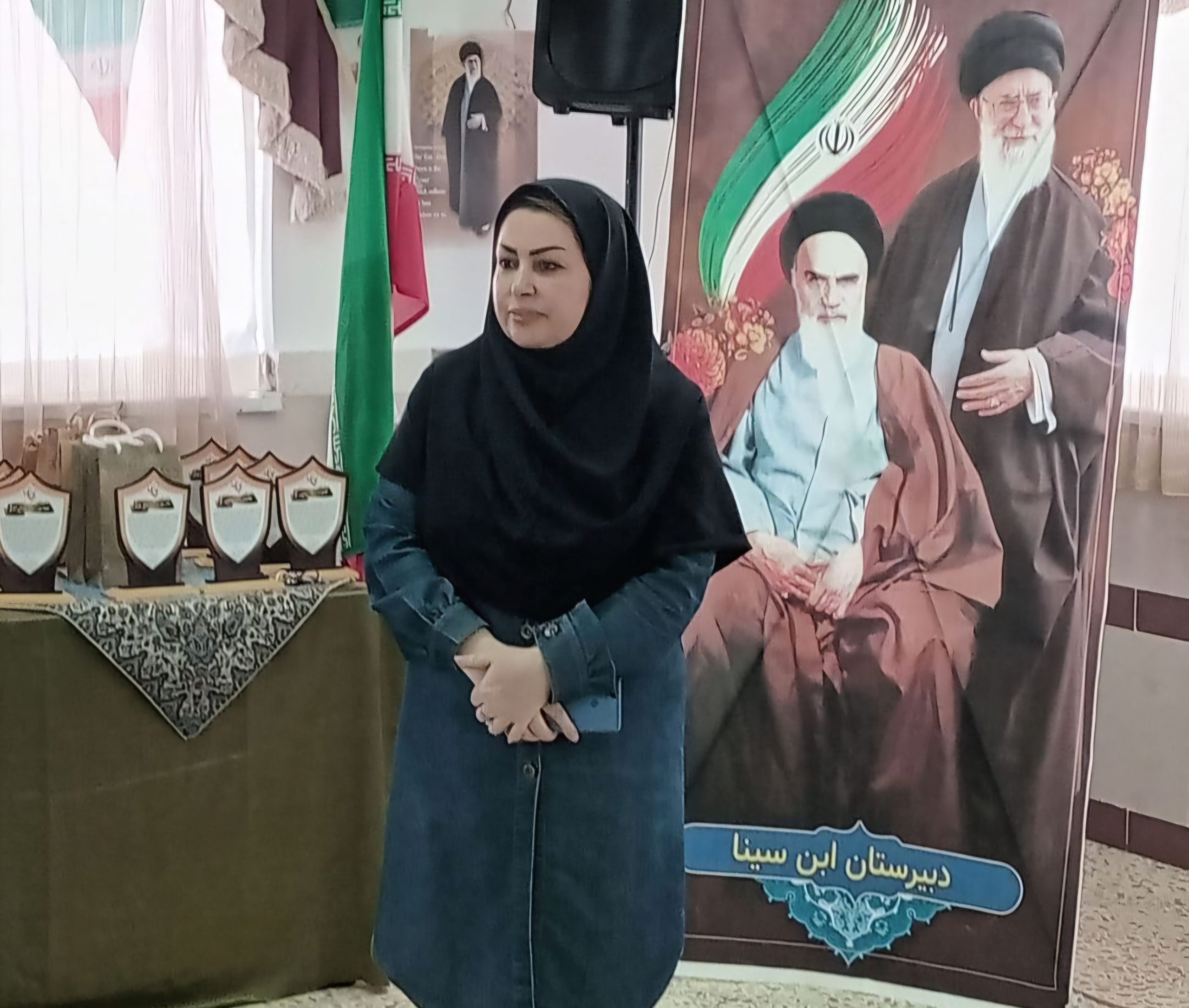 معلمی؛ هنرِ روشن کردن چراغِ ذهنها در تاریکی‌های نادانی