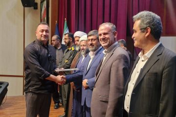 انتخاب مسئول آتش‌نشانی شهرداری رویان به عنوان کارمند نمونه دستگاه‌های اجرایی شهرستان نور