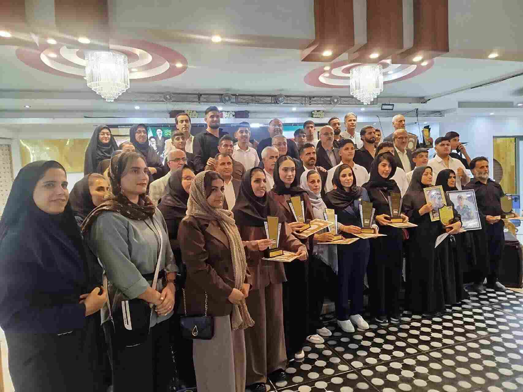 افتخار آفرینان نکا تجلیل شدند